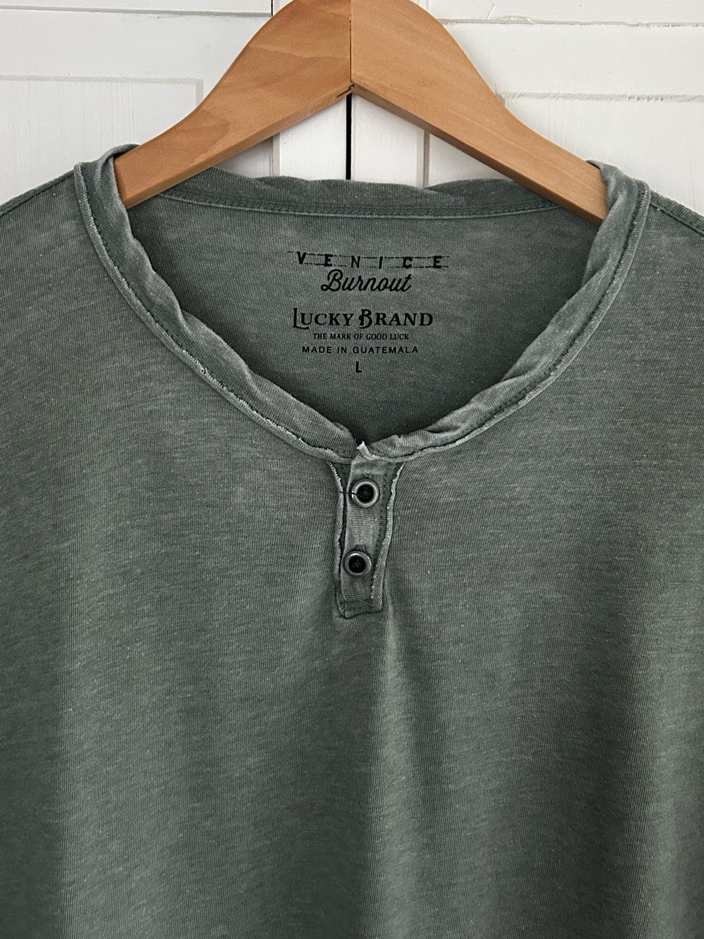 Lucky Brand Venice Burnout Men’s Size L Short Sleeve Notch Neck Tee